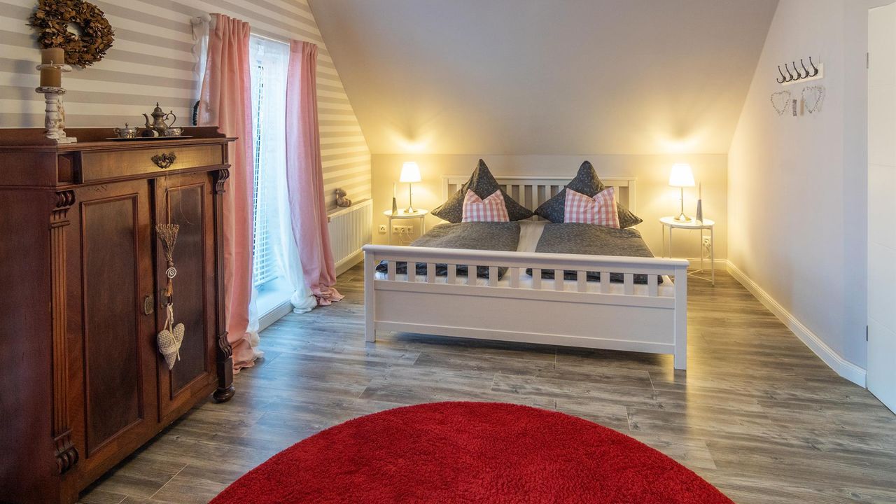 Schlafzimmer groß OG I Schlafzimmer groß OG I